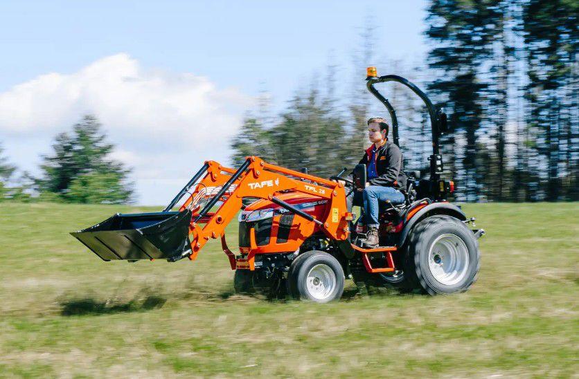 Tafe tractor voorlader mini trekker, Tafe Tractors and Farm Equipment Limited, Contact@tafetractors.com, 77, Nungambakkam High Road, Nungambakkam
600 034  Chennai, IN