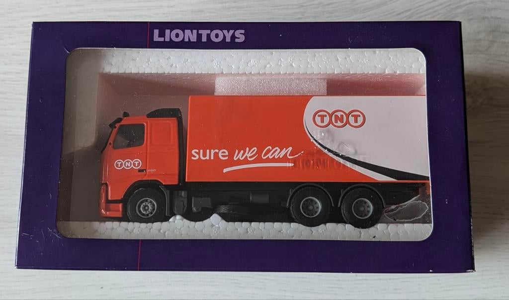 TNT Vrachtwagen Collecters Item 1:50 (Lion Toys) NIEUW!, Hobby en Vrije tijd, Ophalen of Verzenden, Nieuw, Bus of Vrachtwagen