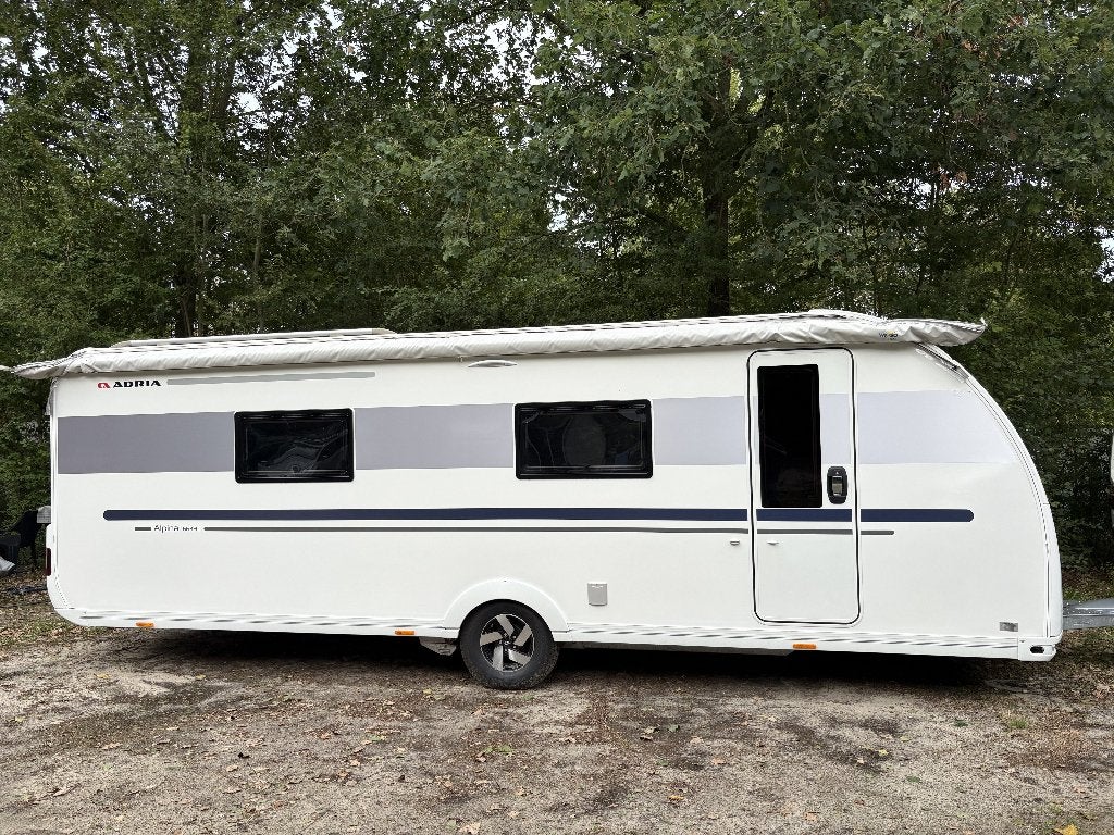 Adria Alpina 663 HT Luxe Caravan, mj 2020, Caravans en Kamperen, Rondzit, 7 tot 8 meter, Particulier, Adria