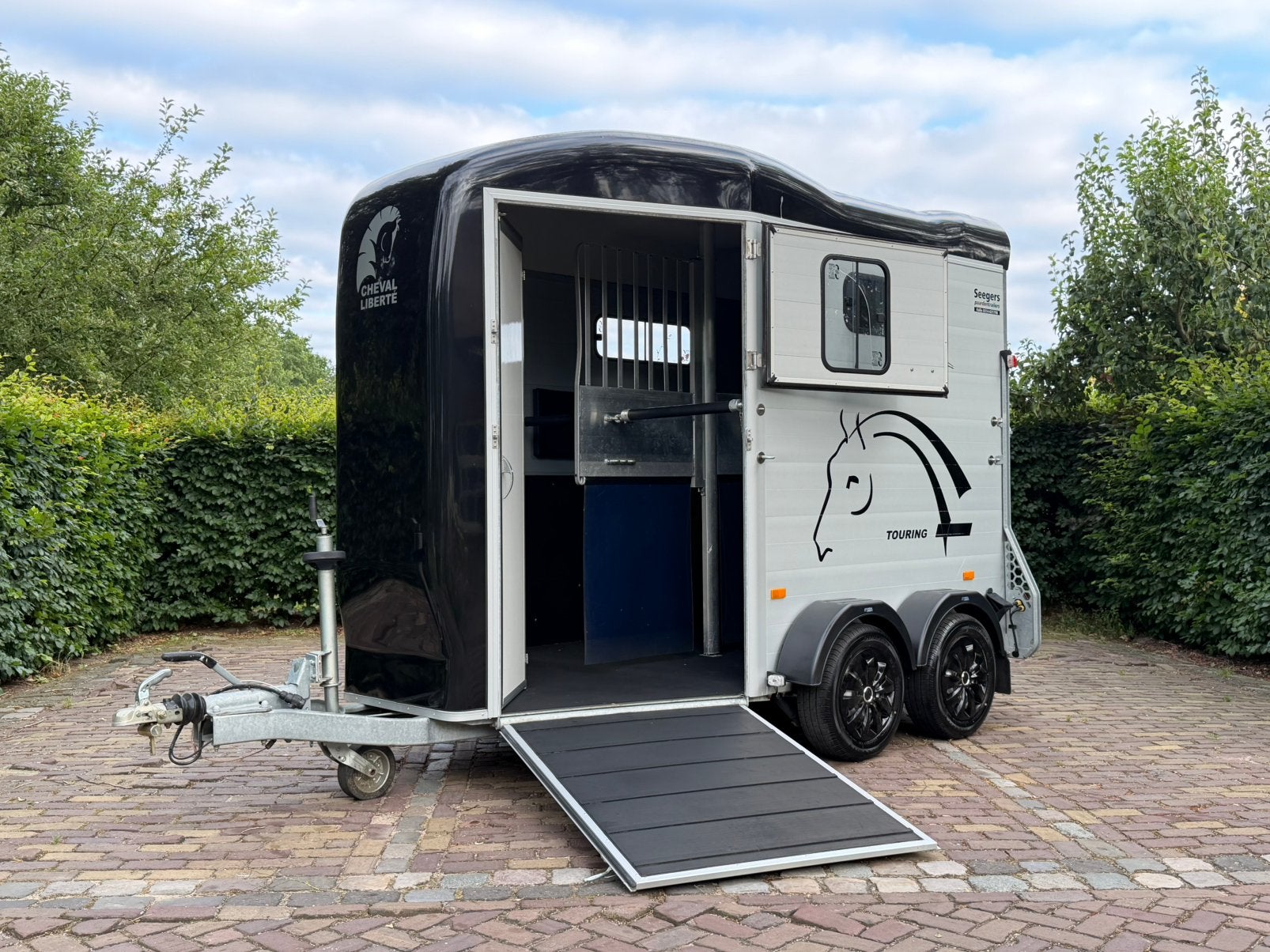 Top staat 2 paards cheval liberte touring met vooruitloop, Dieren en Toebehoren, Ophalen, Aluminium, Zo goed als nieuw, 2-paards trailer