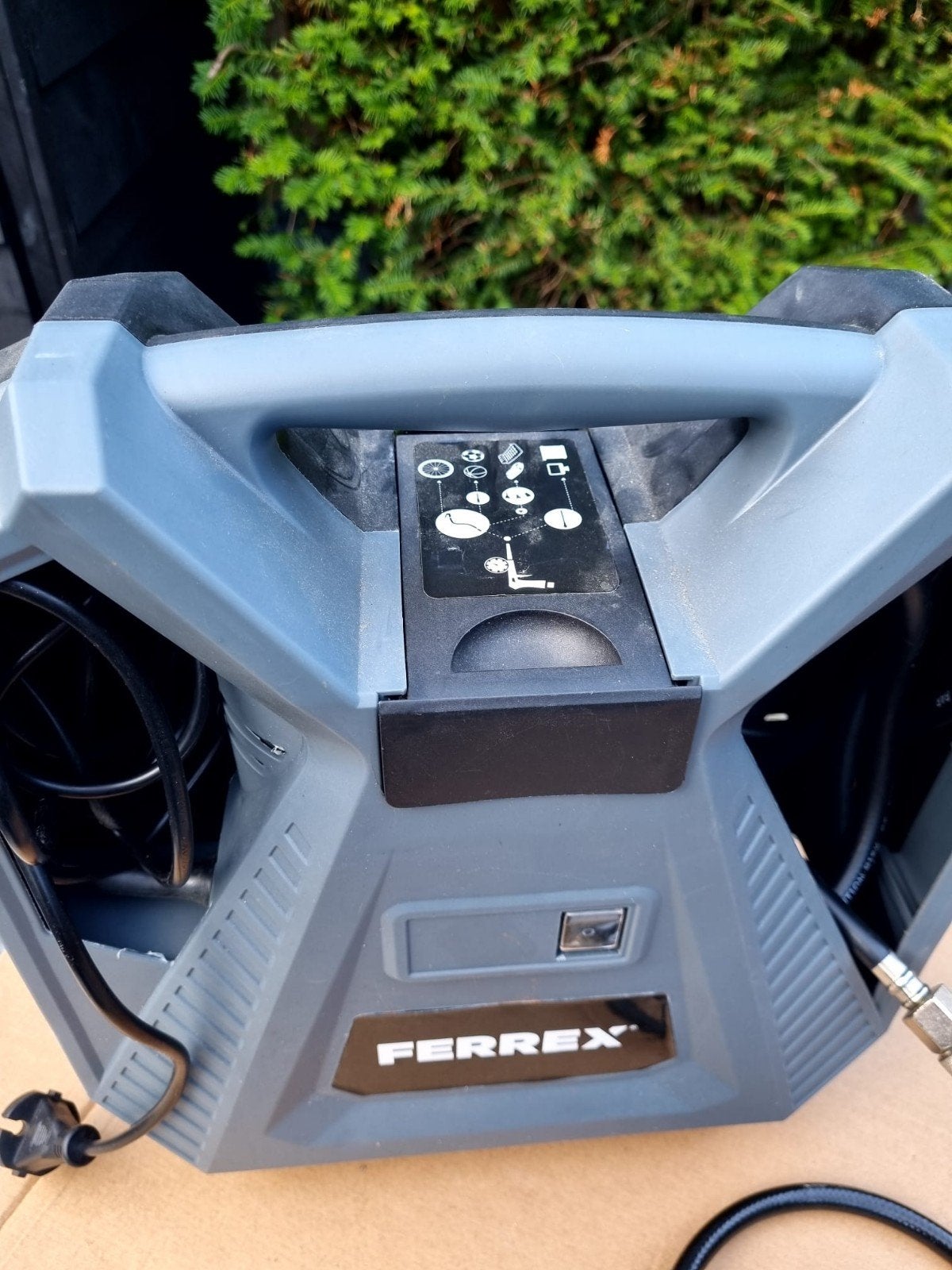 Ferrex draagbare olievrije compressor 1,1KW met manometer, Doe-het-zelf en Verbouw, 6 tot 10 bar, Ophalen of Verzenden, Zo goed als nieuw