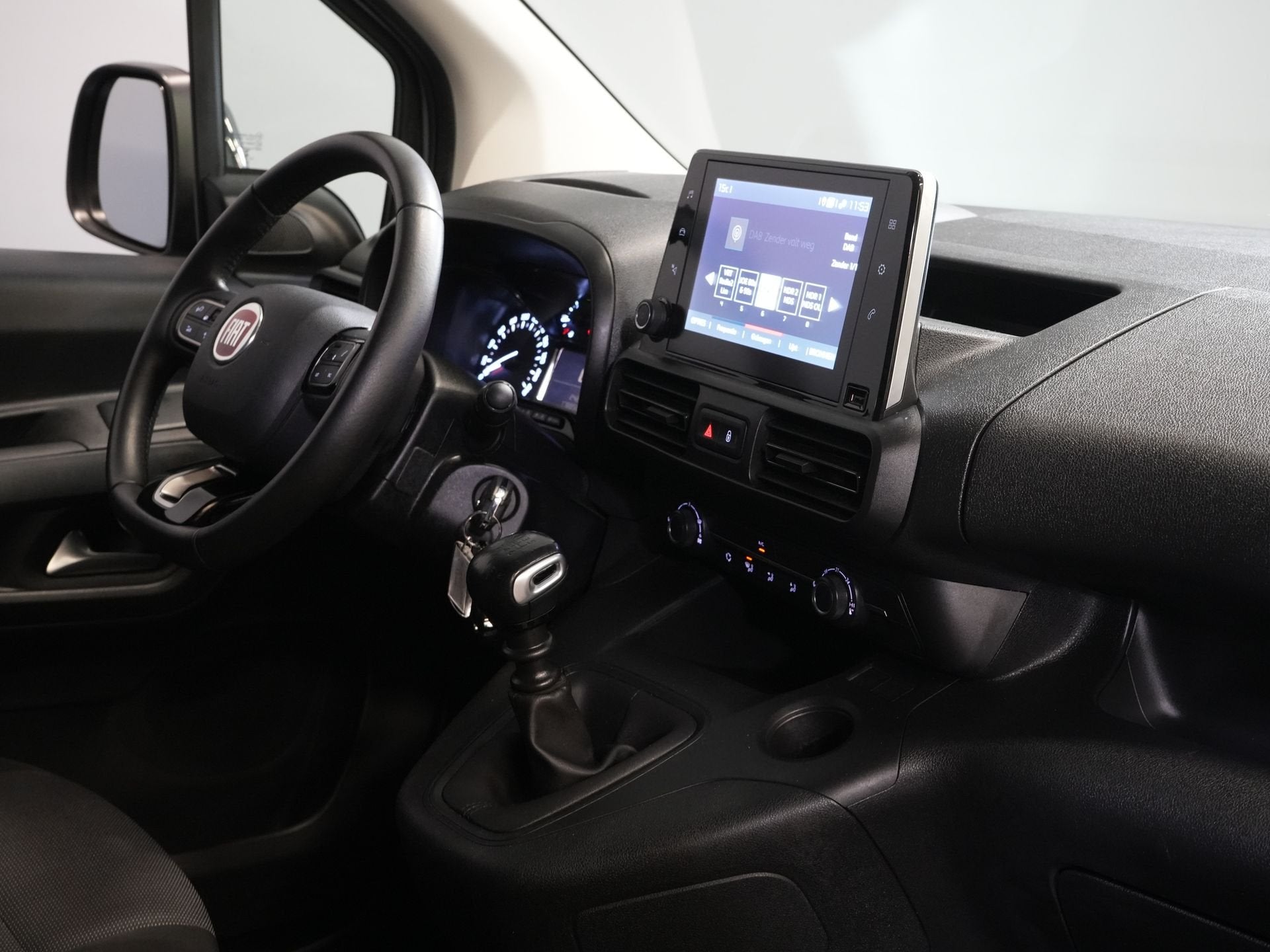 Fiat Doblò 1.5D 130 pk L2 Riem.V.V/ CarPlay/ Navi/ Camera/, Voorwielaandrijving, Stof, Gebruikt, Euro 6