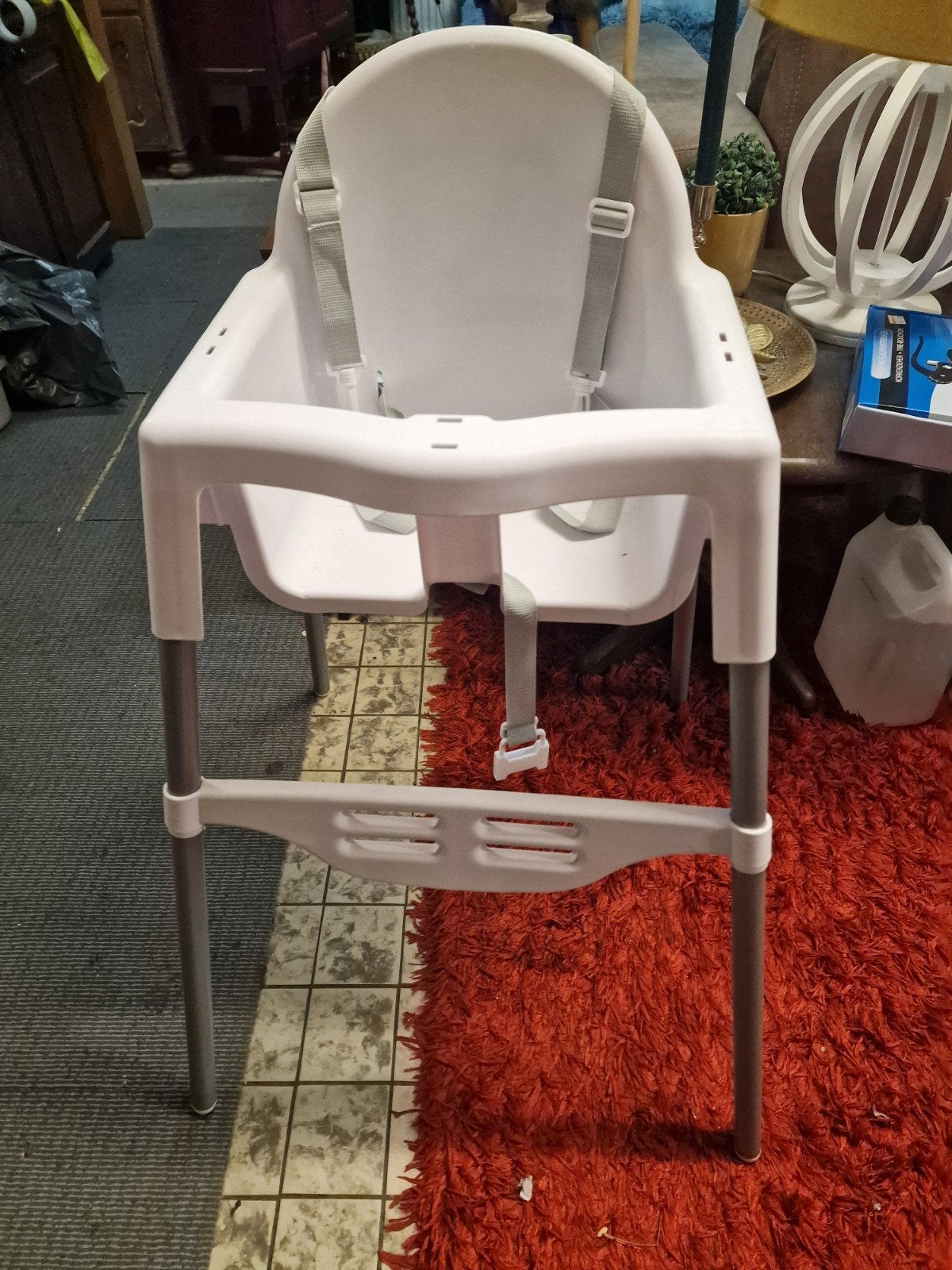 Witte kinderstoel met gordel, Kinderen en Baby's, Ophalen, Gebruikt, Overige typen, Gordel(s)