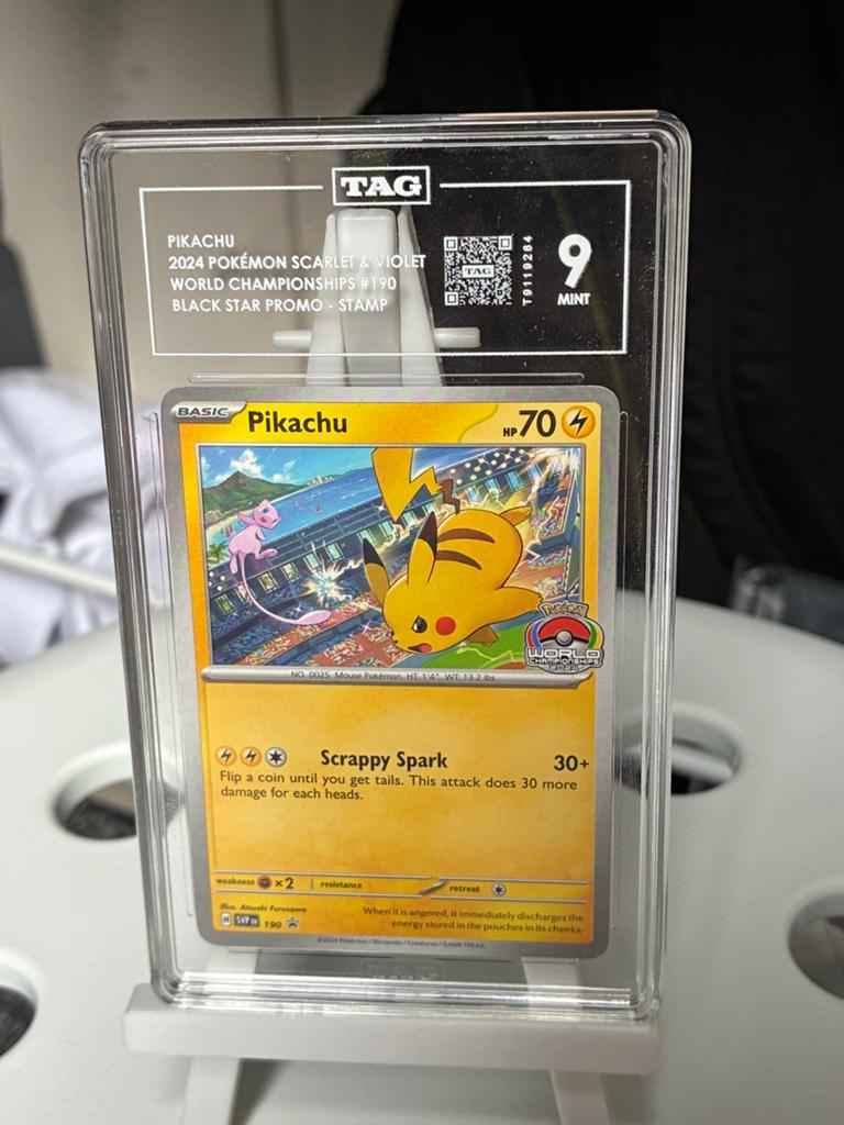 Pikachu 2024 World Championships #190 TAG 9 Mint, Hobby en Vrije tijd, Verzamelkaartspellen | Pokémon, Ophalen, Zo goed als nieuw