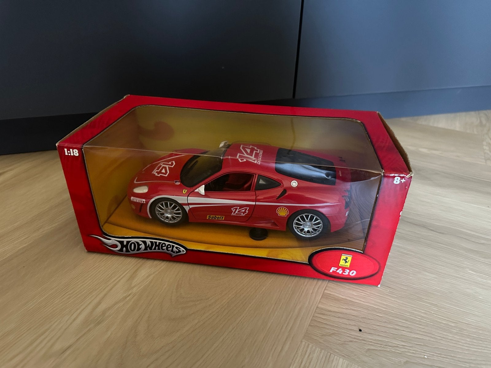 Hotweels Ferrari F430 Challenge rood in doos 1:18 modelauto, Ophalen of Verzenden, Zo goed als nieuw, Bburago