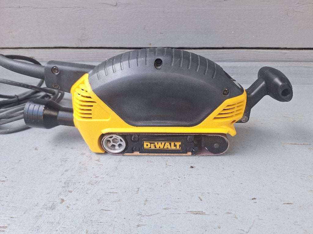 DeWalt D26480-QS bandschuurmachine, Ophalen of Verzenden, Gebruikt, Minder dan 600 watt, Bandschuurmachine