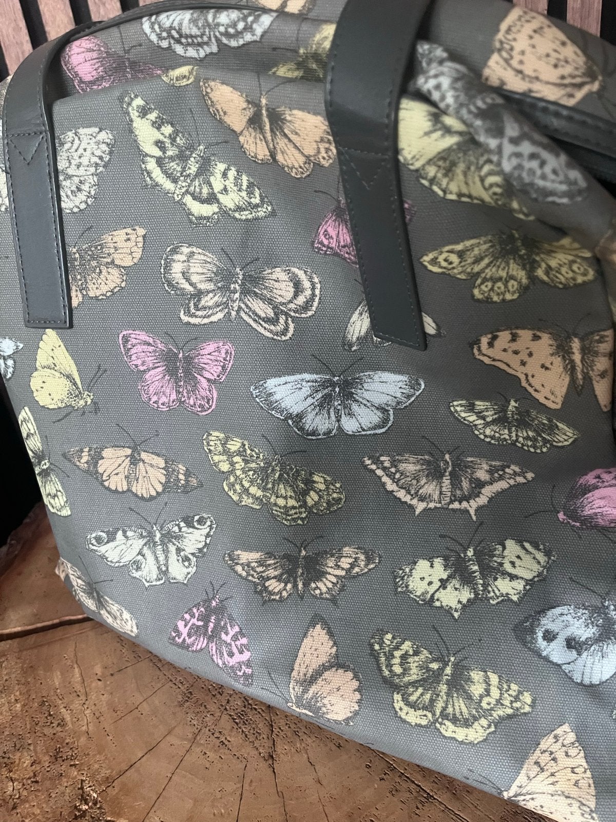 Paperchase tas met vlinderprint - Zo goed als nieuw, Ophalen of Verzenden, Zo goed als nieuw, Grijs, Handtas