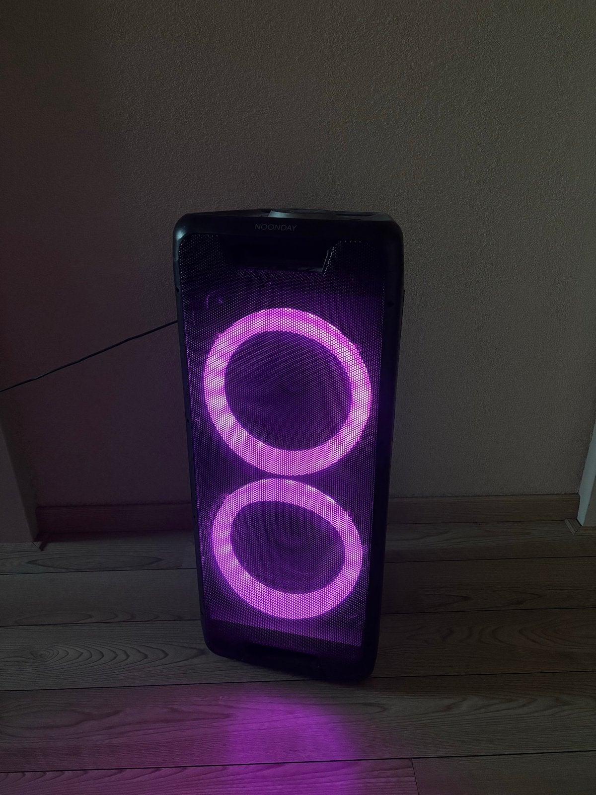 Noonday Party Speaker met Lichteffecten en Bluetooth, Party speaker, Zo goed als nieuw, 60 tot 120 watt, Bluetooth