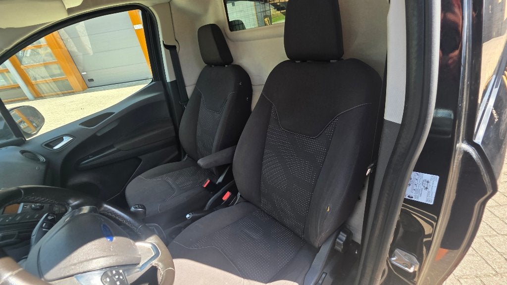 Ford Transit Courier 1.5 TDCi – nette bedrijfswagen (MARGE), Voorwielaandrijving, Stof, 74 pk, Zwart