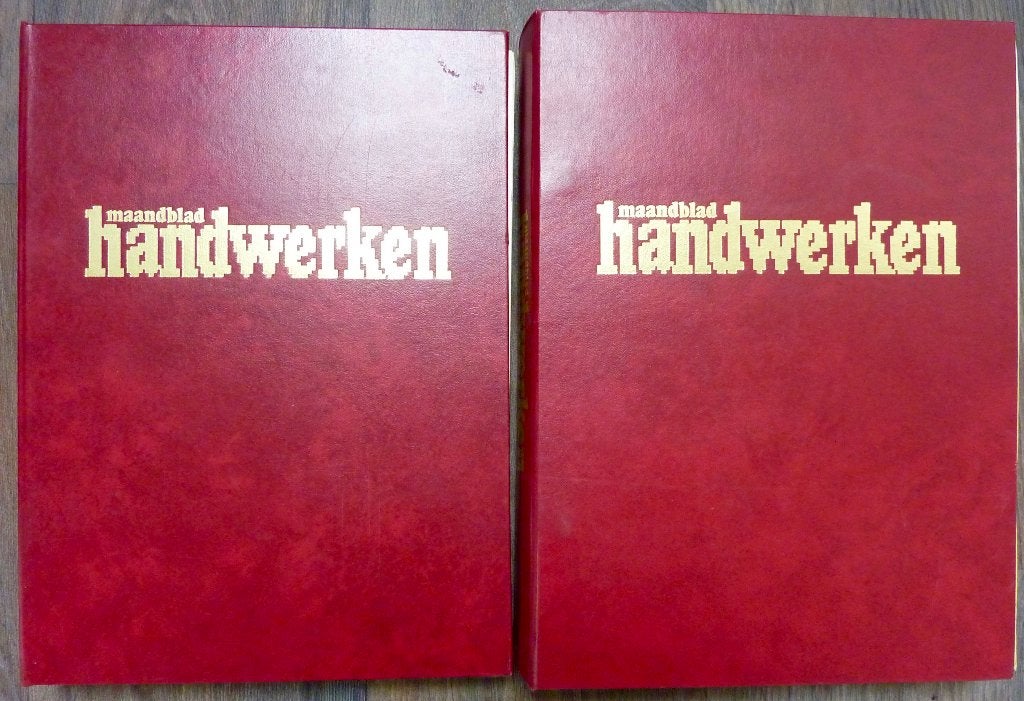 2x Mappen HANDWERKEN 1976 en 1977, Ophalen, Zo goed als nieuw