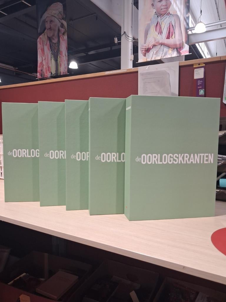 Oorlogskranten 5 boxen a 13 kranten, Ophalen of Verzenden, Gelezen, Krant