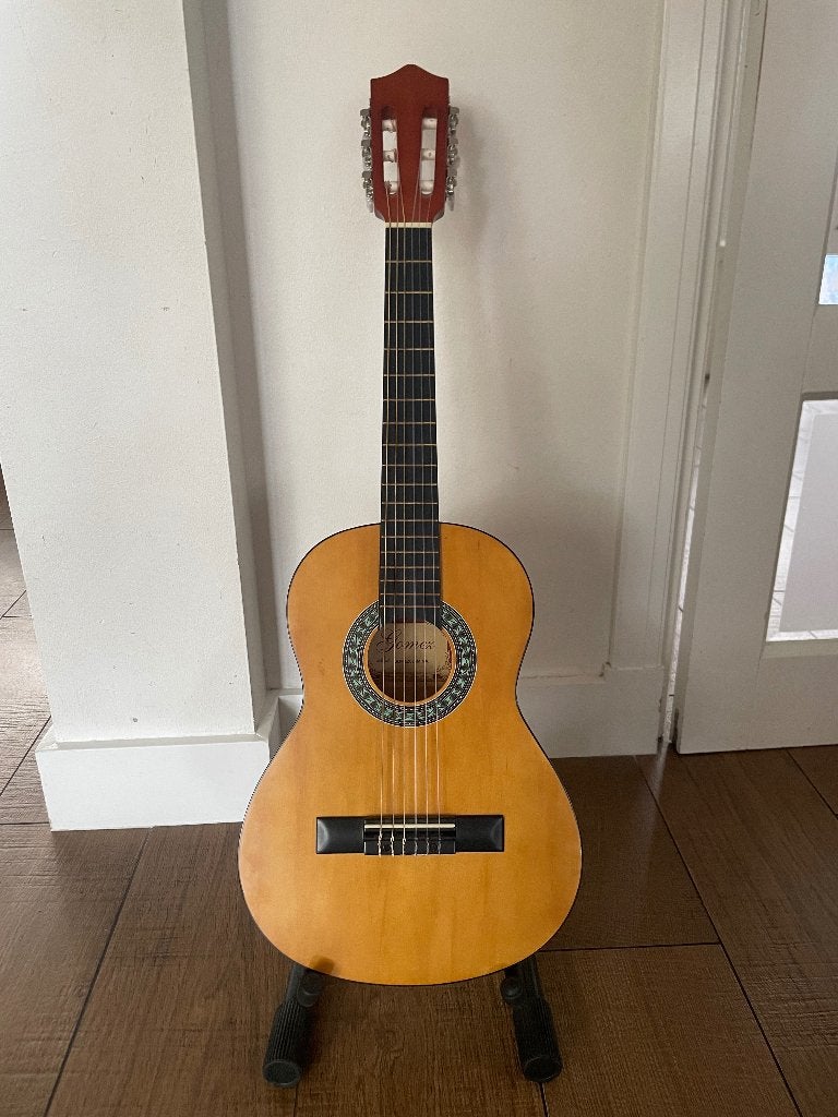 Foto 3 van 1/2 gitaar Gomez incl accessoires