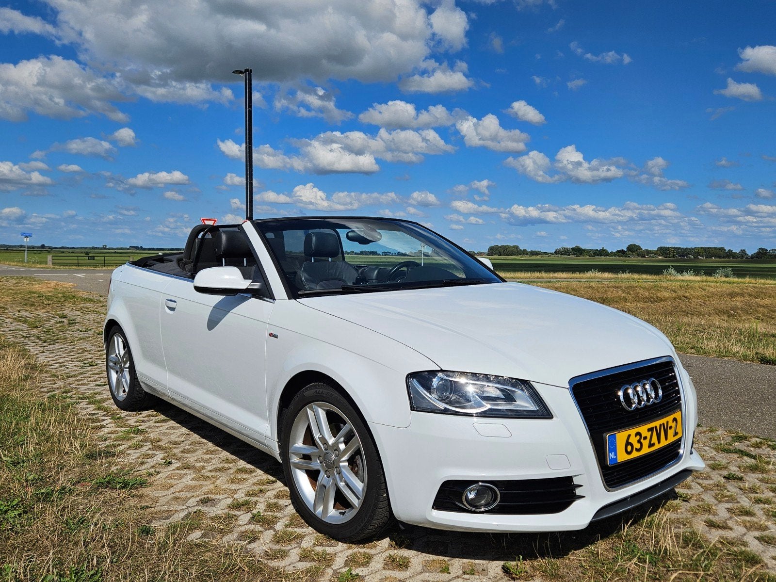 Audi A3 1.2 Tfsi 77KW Cabriolet S-Line 2013 Wit, Auto's, Audi, Voorwielaandrijving, Zwart, 4 cilinders, Cabriolet