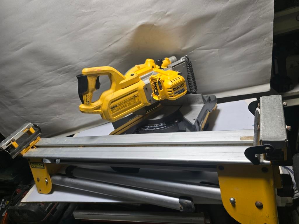 DeWALT DCS777N-XJ 54V XR FlexVolt Li-Ion Accu afkortzaag, Ophalen of Verzenden, Dewalt, N.v.t, N.v.t