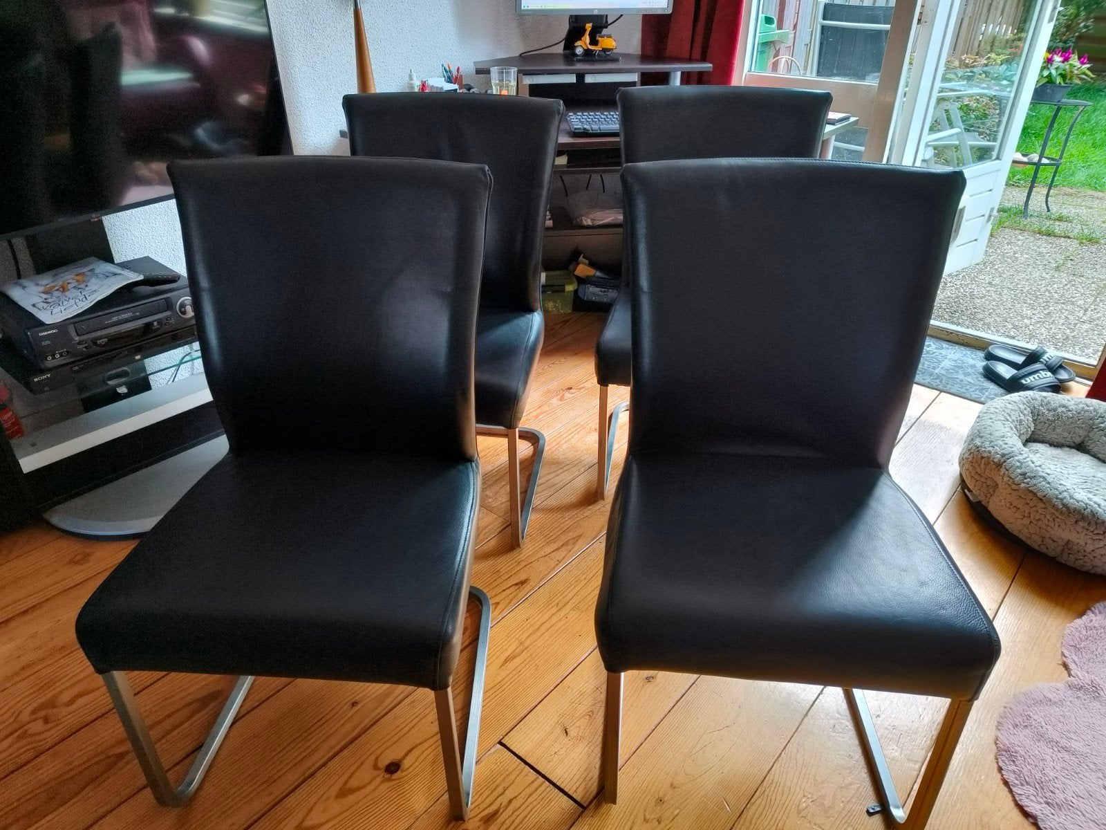 Leren eetkamerstoelen.Zwart met metalen onderstel., Huis en Inrichting, Ophalen, Gebruikt, Zwart, Leer