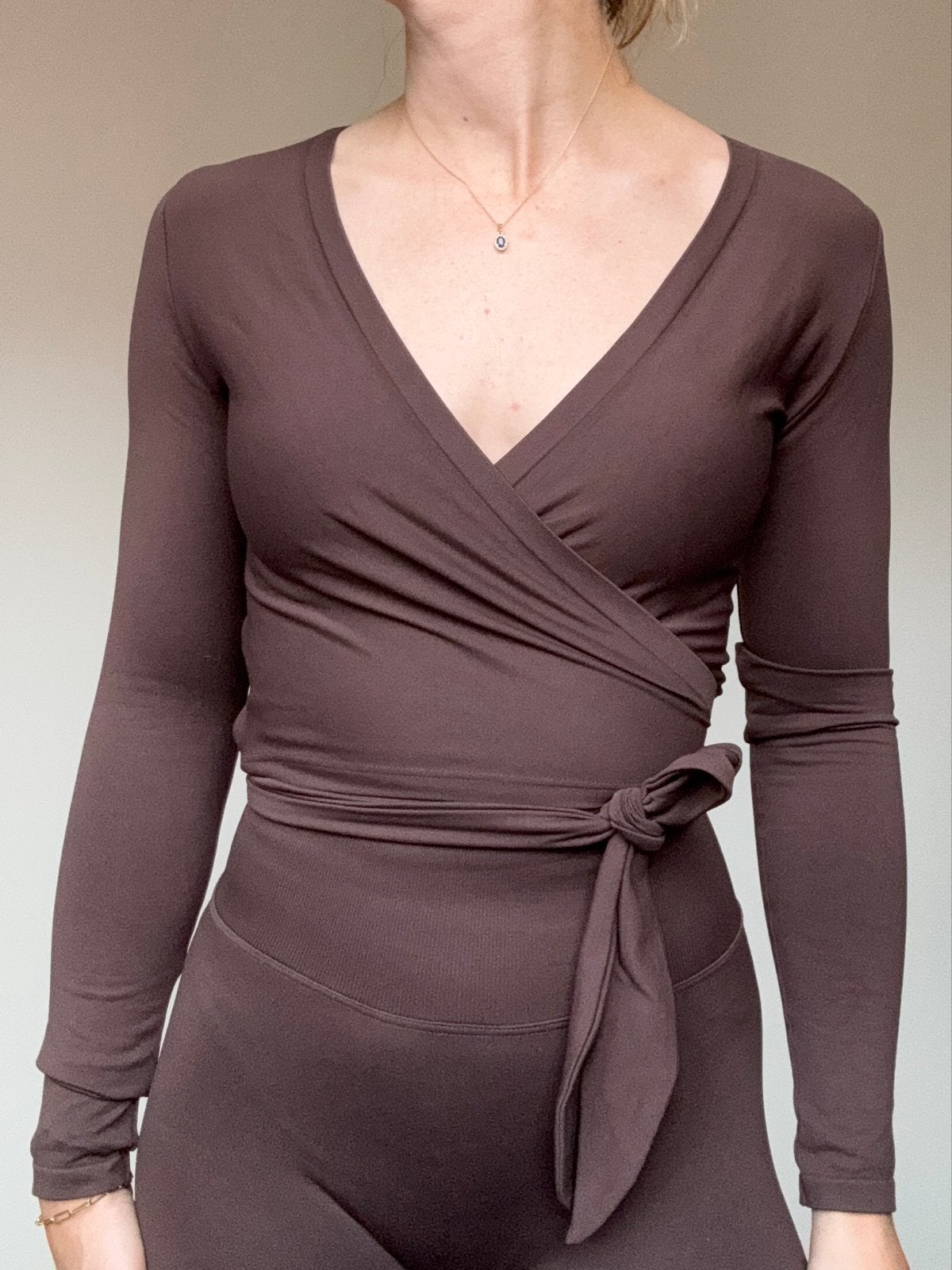 Aim'n wrap sport shirt met lange mouwen - XS, Kleding | Dames, Bruin, Ophalen of Verzenden, Maat 34 (XS) of kleiner, Fitness of Aerobics