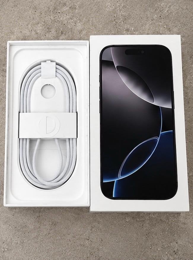iPhone 16 Pro 256 GB Black Titanium – zeer netjes + doos, Telecommunicatie, Zwart, 88 %, Ophalen of Verzenden, Zo goed als nieuw