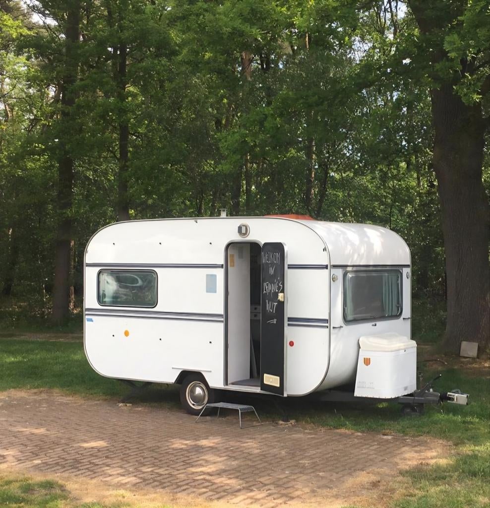 Knaus Monsun uit 1977 - Compacte Retro Caravan, Koelkast, Tot en met 3, Particulier, 4 tot 5 meter