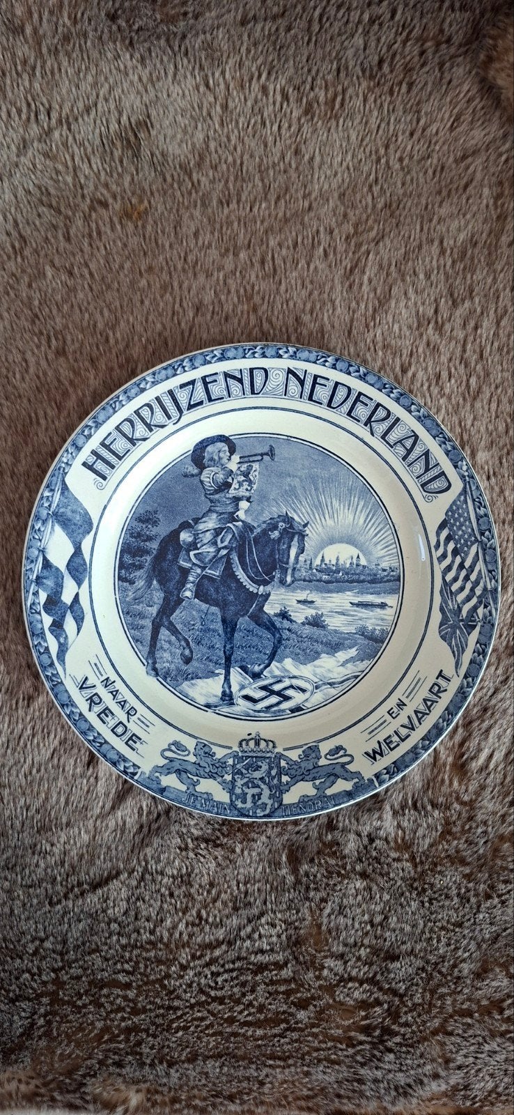 Bord Herrijzend Nederland Société Céramique Maastricht, Antiek en Kunst, Ophalen of Verzenden