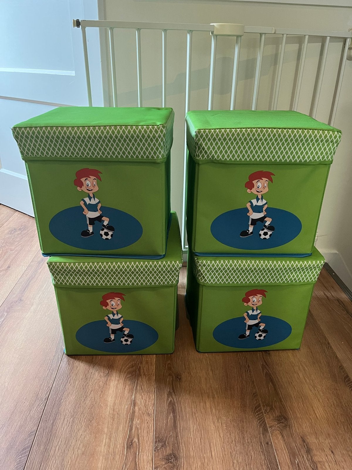 4x Groene Opbergboxen met voetbaljongen, Ophalen of Verzenden, Gebruikt, Jongen