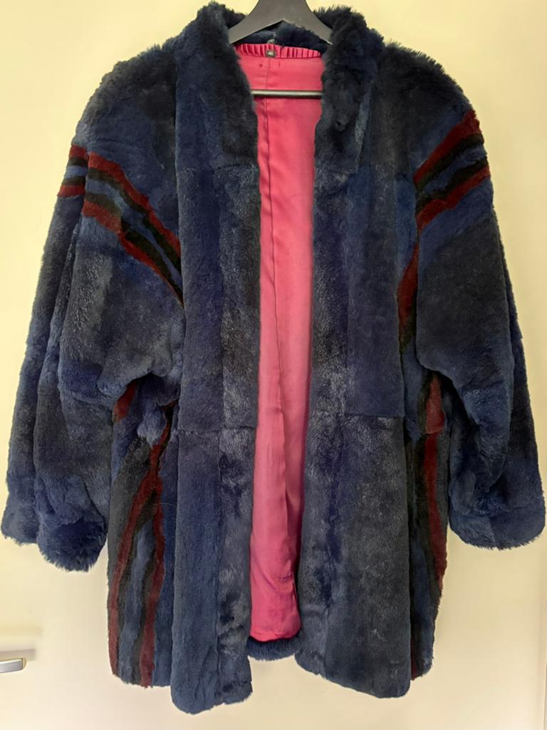 Luxe vintage bontjas - Blauw met Rode en Zwarte Strepen, Kleding | Dames, Ophalen of Verzenden, Gedragen, Maat 38/40 (M), Blauw