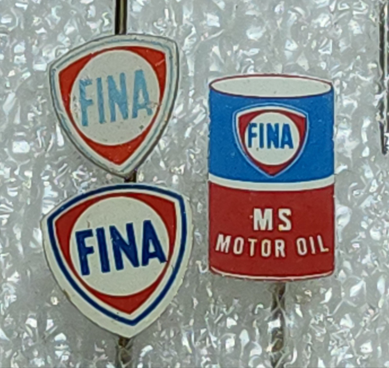 3 FINA Speldjes - Vintage Olie en Merk Pins, Ophalen of Verzenden, Gebruikt, Merk, Speldje of Pin