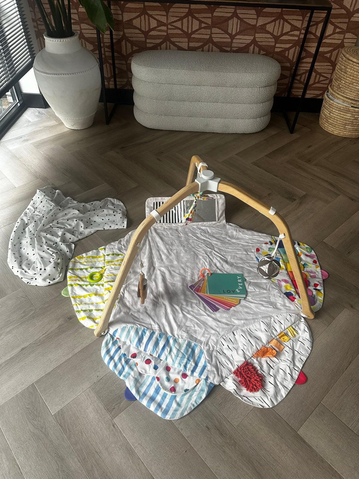 Lovevery Play Gym - Baby Speelkleed met Houten Boog, Ophalen, Zo goed als nieuw, Speelkleed