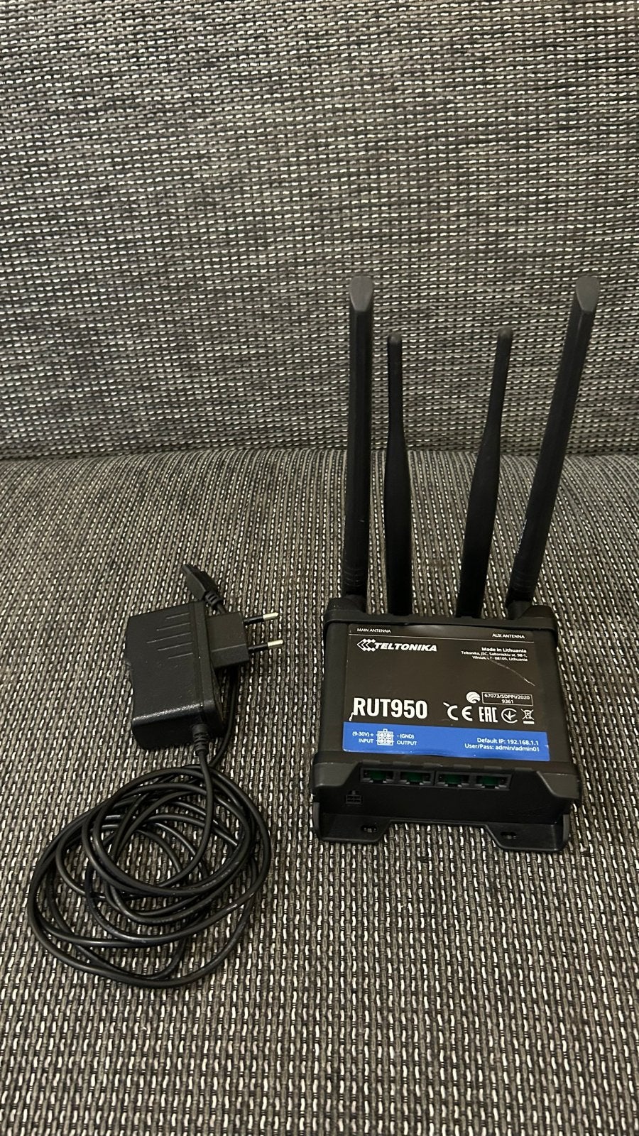 Teltonika RUT950 - 4G LTE Router met Dual-SIM en WiFi, Ophalen of Verzenden, Gebruikt, Router met modem