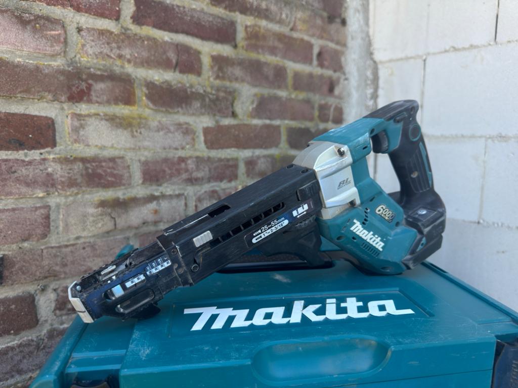 Makita Schroefautomaat DFR551ZJ 18V (excl. accu), Doe-het-zelf en Verbouw, Gereedschap | Boormachines, Gebruikt, Variabele snelheid