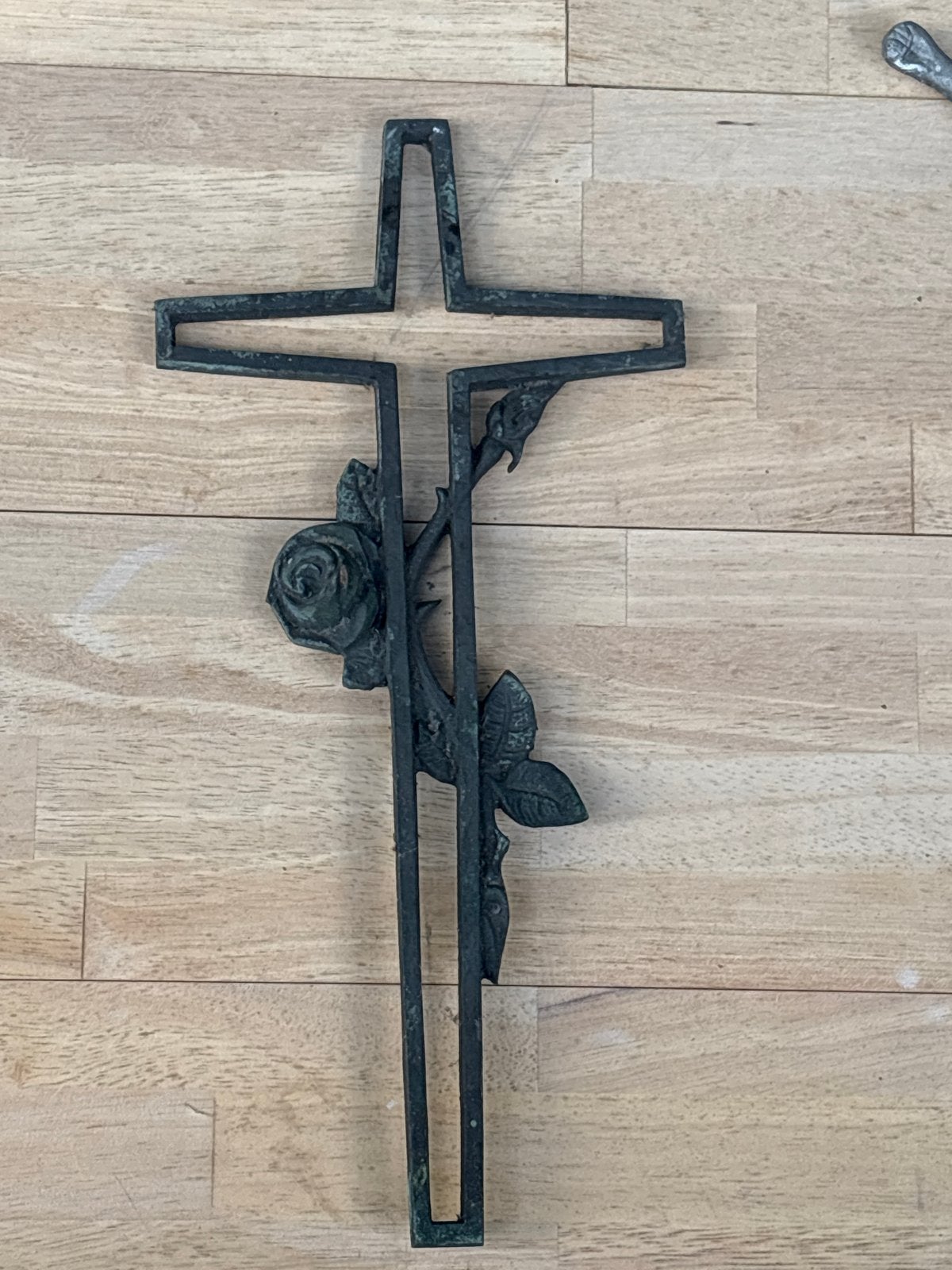 Gietijzeren Kruis met Roos - Circa 40 cm, Antiek en Kunst, Ophalen of Verzenden