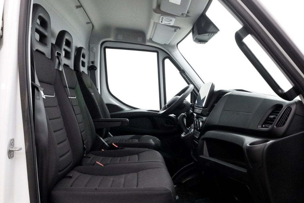 Iveco Daily 35S21 3.0 210pk L2H2 HiMatic Automaat LED/Airco/, Auto's, Automaat, Achterwielaandrijving, Gebruikt, Euro 6