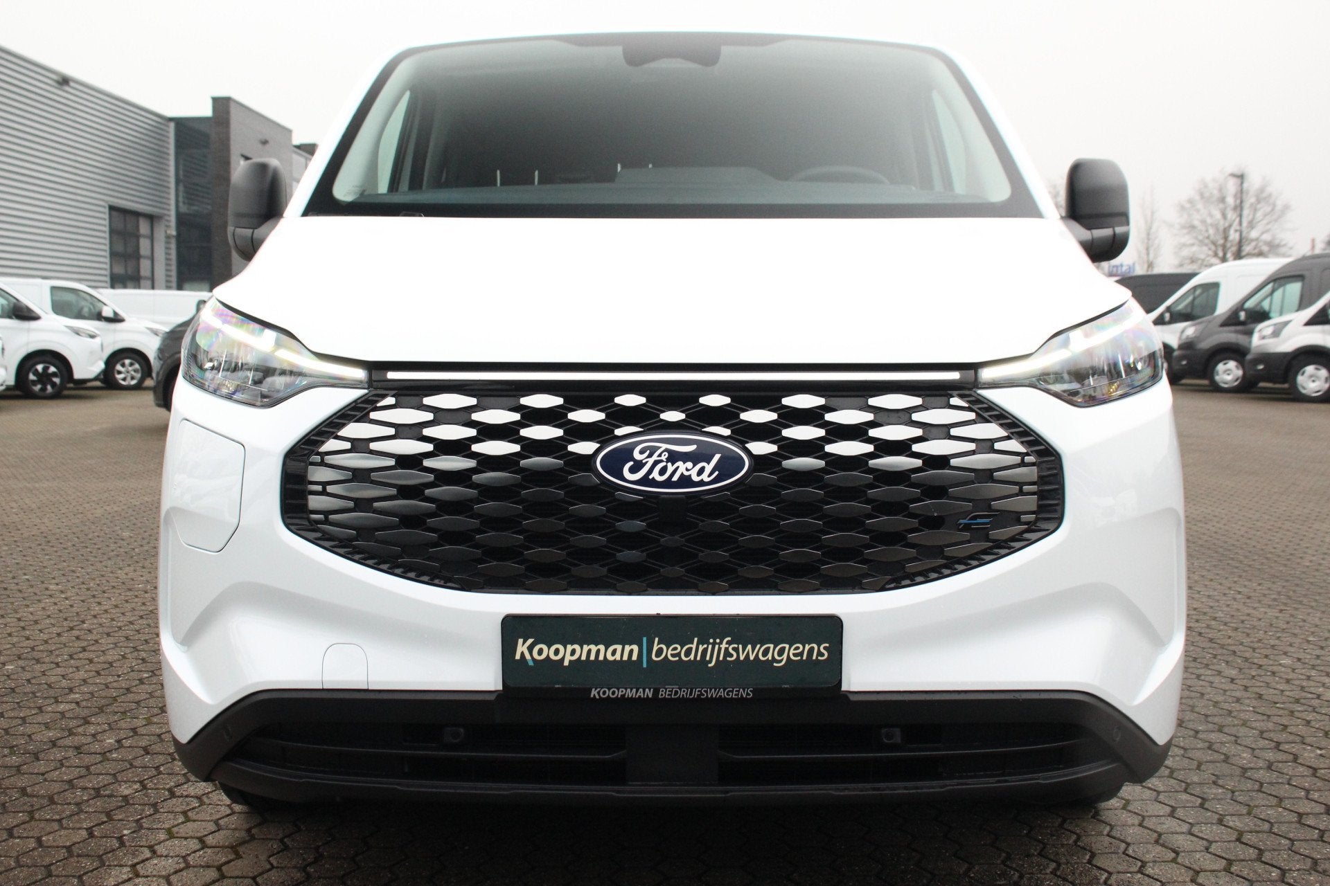 Ford E-Transit Custom 320 L2H1 Kombi | 9 persoons | Trend |, Auto's, Automaat, Achterwielaandrijving, Overige carrosserieën, Wit