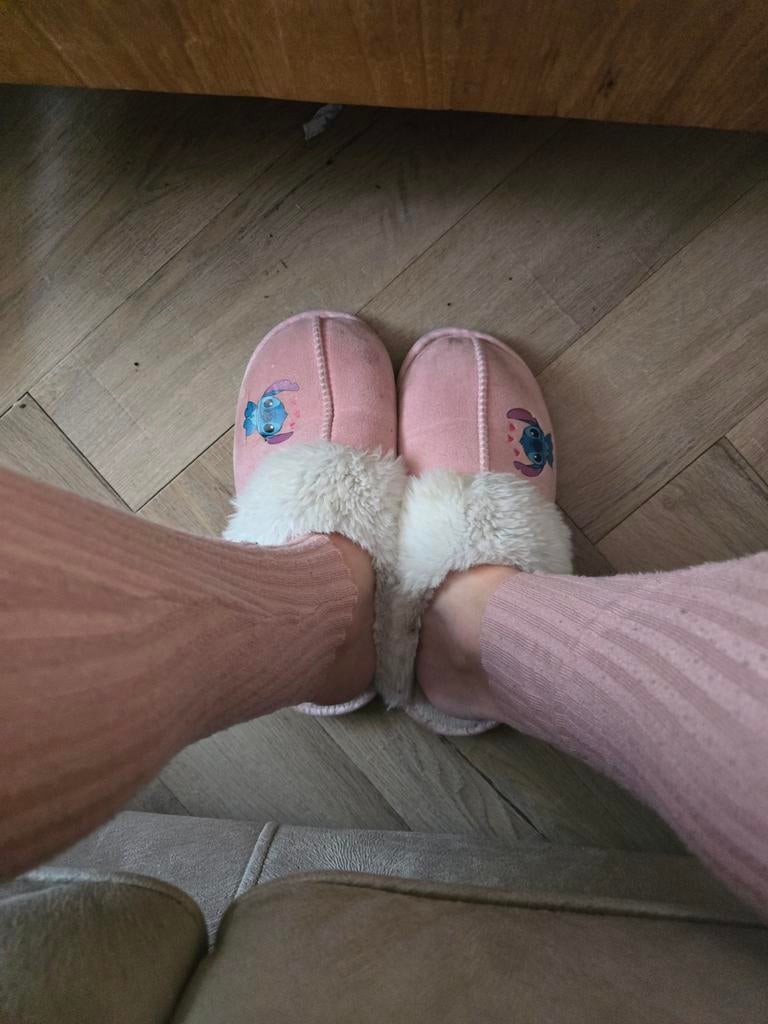 Roze Stitch Sloffen Maat 41 - Goed Gebruikt, Kleding | Dames, Schoenen, Verzenden, Gedragen, Roze, Pantoffels of Sloffen