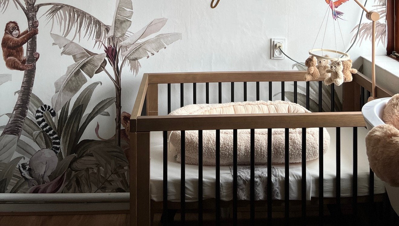 babykamer Europ Baby Beau walnoot, kast, commode en ledikant, Ophalen, Gebruikt, Jongetje of Meisje