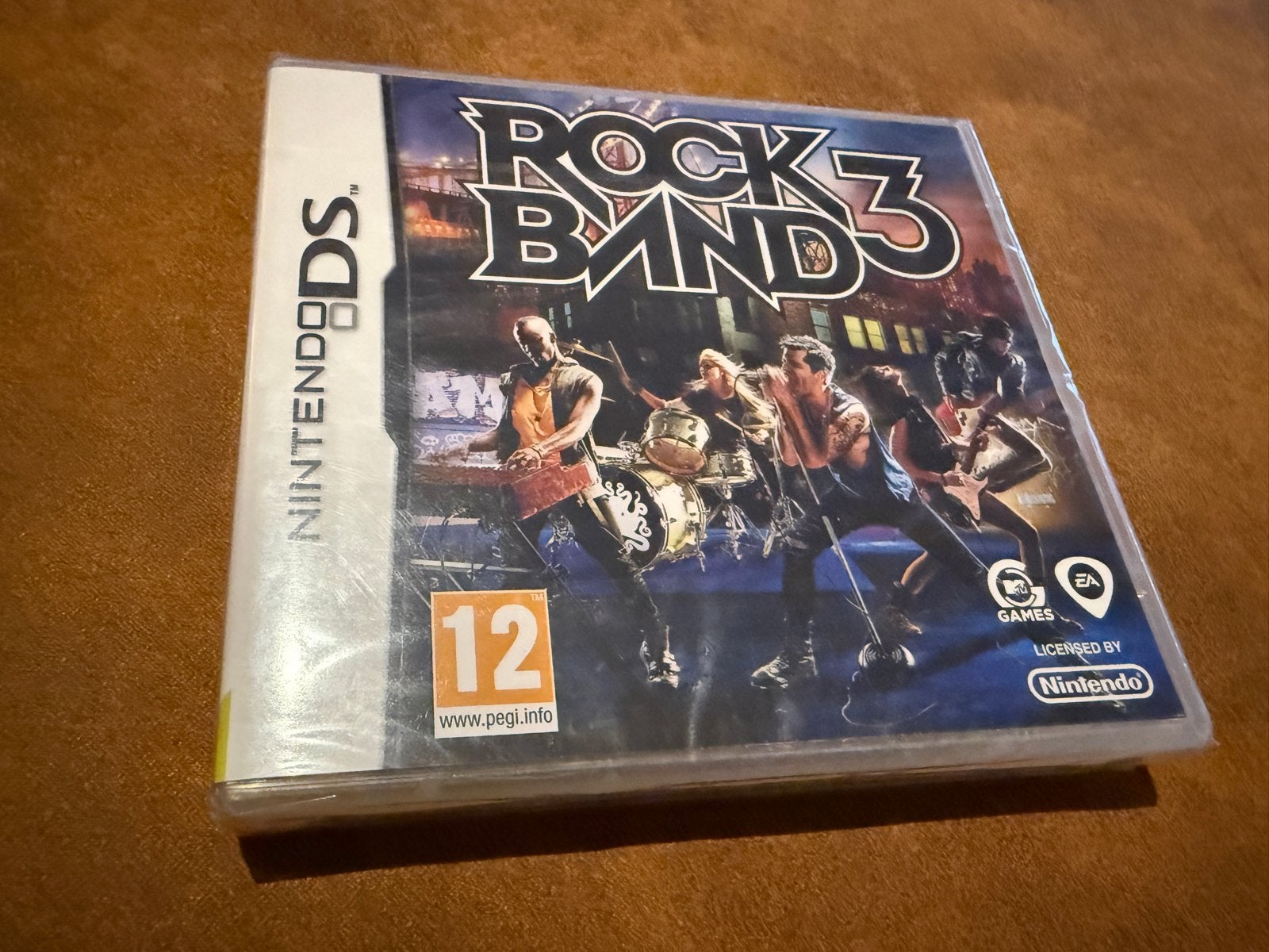 Rock Band 3 Nintendo DS - Nieuw & Sealed, Spelcomputers en Games, Muziek, 1 speler, Nieuw, Ophalen of Verzenden