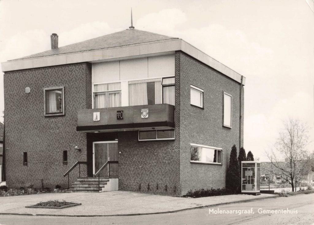 Molenaarsgraaf Gemeentehuis AT325, Ophalen, 1960 tot 1980, Ongelopen, Zuid-Holland