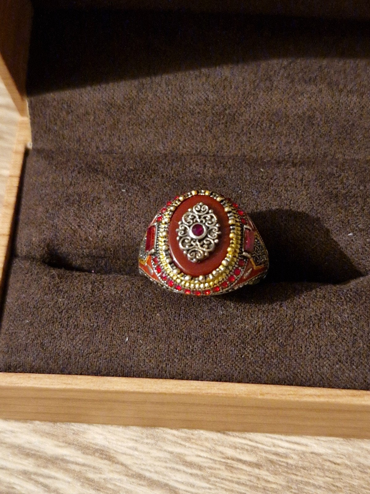 Prachtige Oosterse Ring met Rode Steen, Overige materialen, 19 tot 20, Ophalen of Verzenden, Zo goed als nieuw