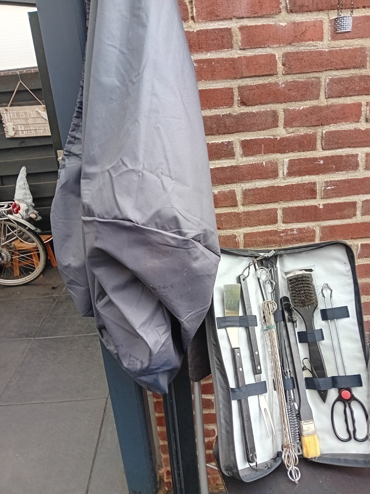 BBQ set: Barbecue, schort en 26-delige gereedschapset, Tuin en Terras, Ophalen of Verzenden, Gebruikt, Onbekend
