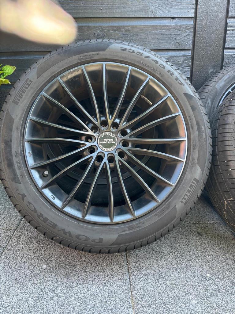 Pirelli Banden met Zwarte 17 inch Velgen, Auto-onderdelen, Ophalen, Gebruikt, Banden en Velgen, 17 inch