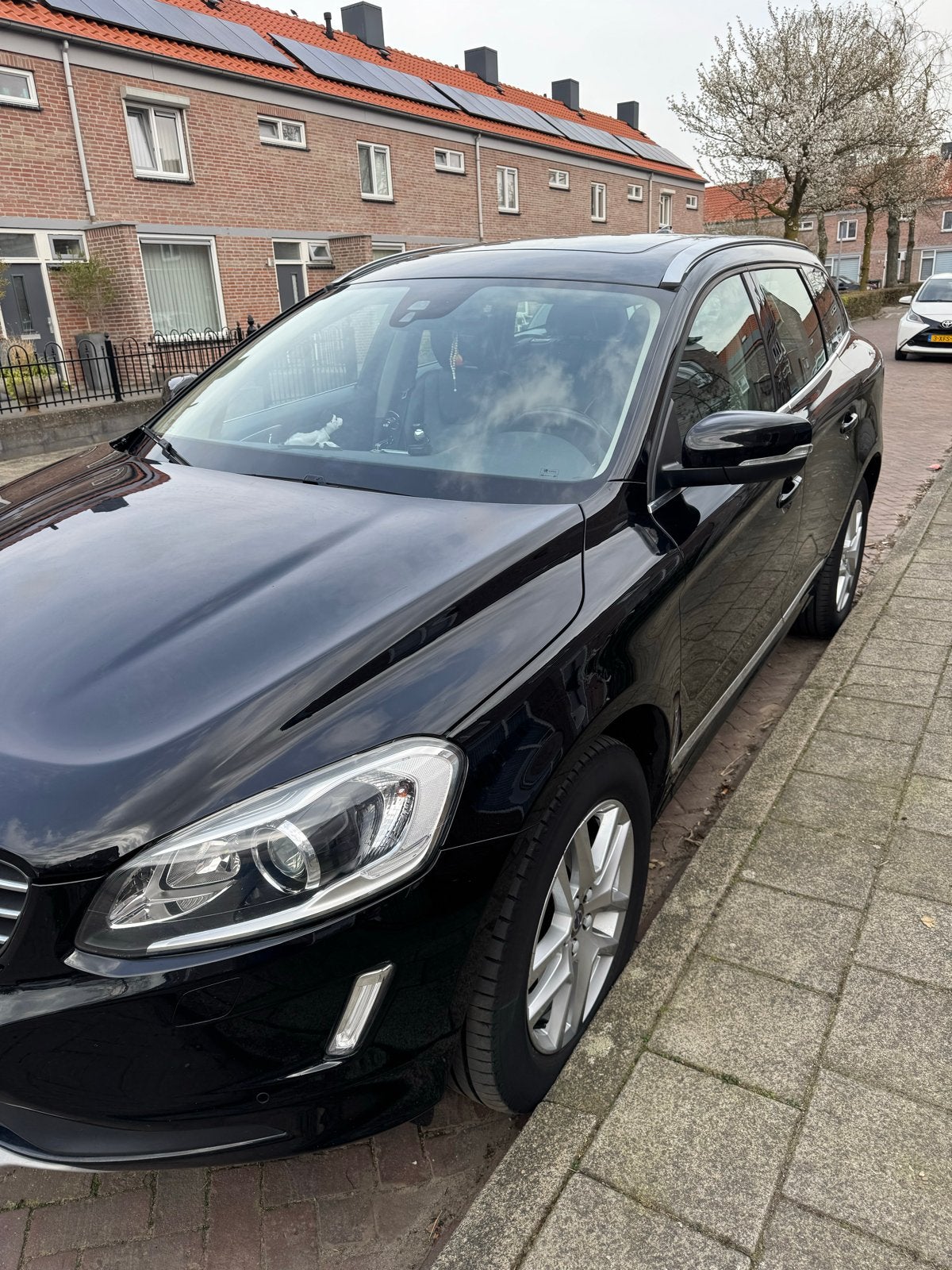 Volvo XC60 2.0 D4 Geartronic 2017 Zwart, 1800 kg, Zwart, 1969 cc, Zwart