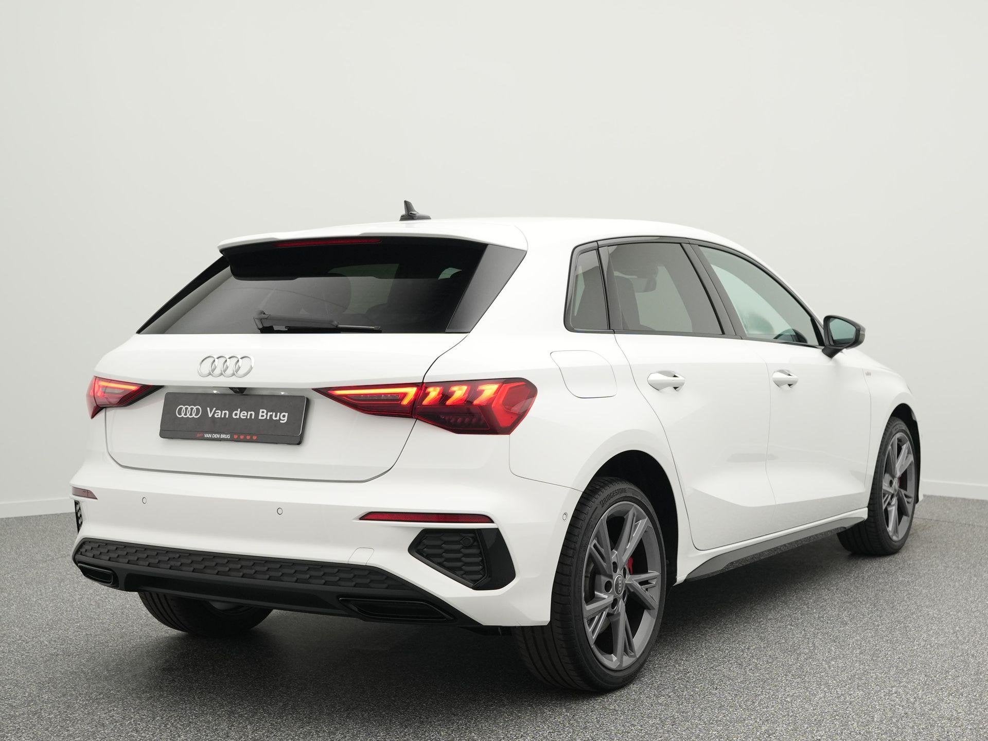 Audi A3 Sportback S-line 45 TFSI e 245 PK Competition | Matr, Gebruikt, Euro 6, 4 cilinders, Leder en Stof