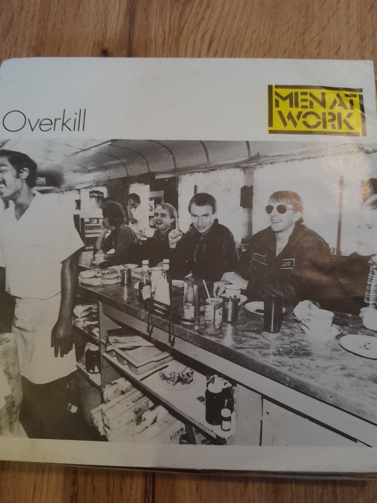 Men at work 7inch overkill, Ophalen of Verzenden, Zo goed als nieuw, Pop