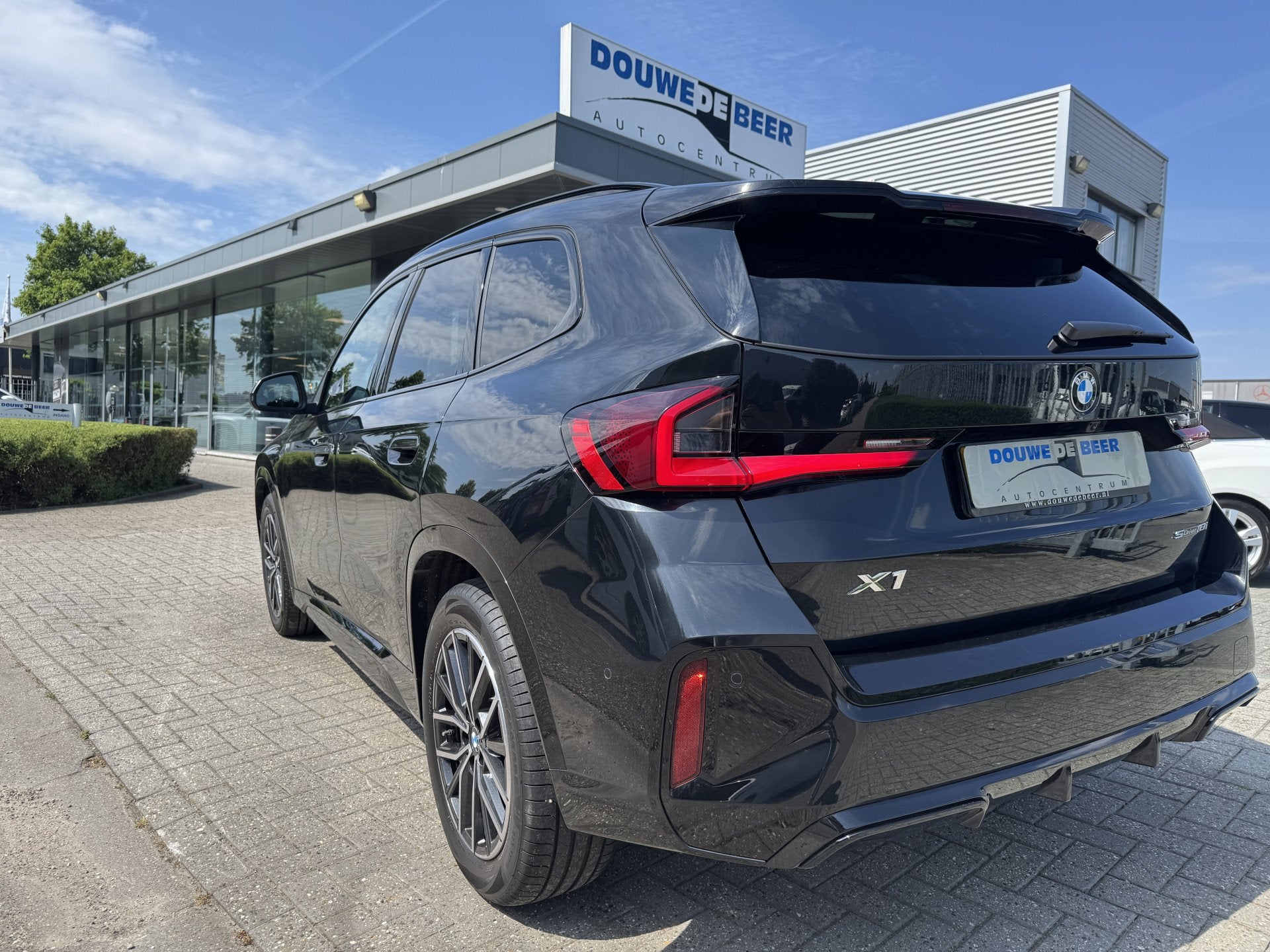BMW X1 sDrive18i M sport Premium Panodak | Trekhaak | HiFi g, 12 maanden, 136 pk, Gebruikt, Zwart