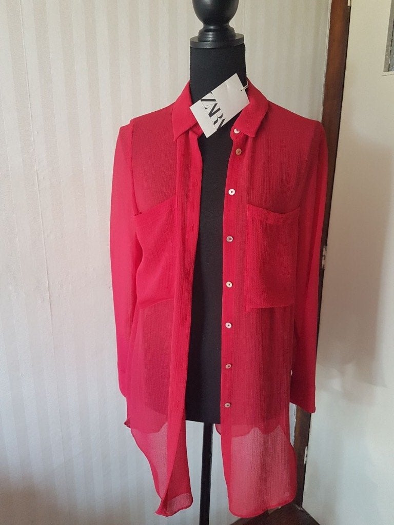 Langere doorschijnende Zara blouse rood, nieuw. Maat S., Verzenden, Zara, Nieuw, Maat 36 (S)