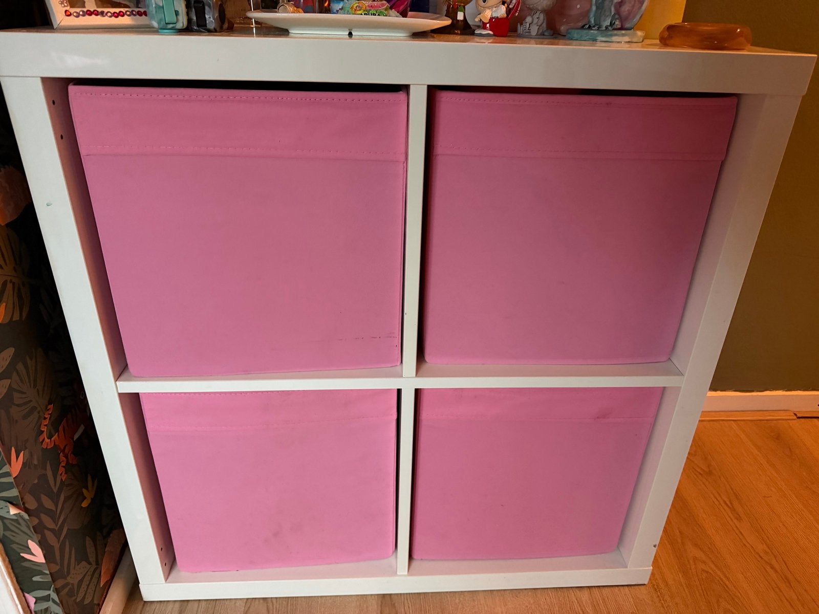 2x IKEA Kallax kast wit met 4 roze opbergdozen, Ophalen, Gebruikt