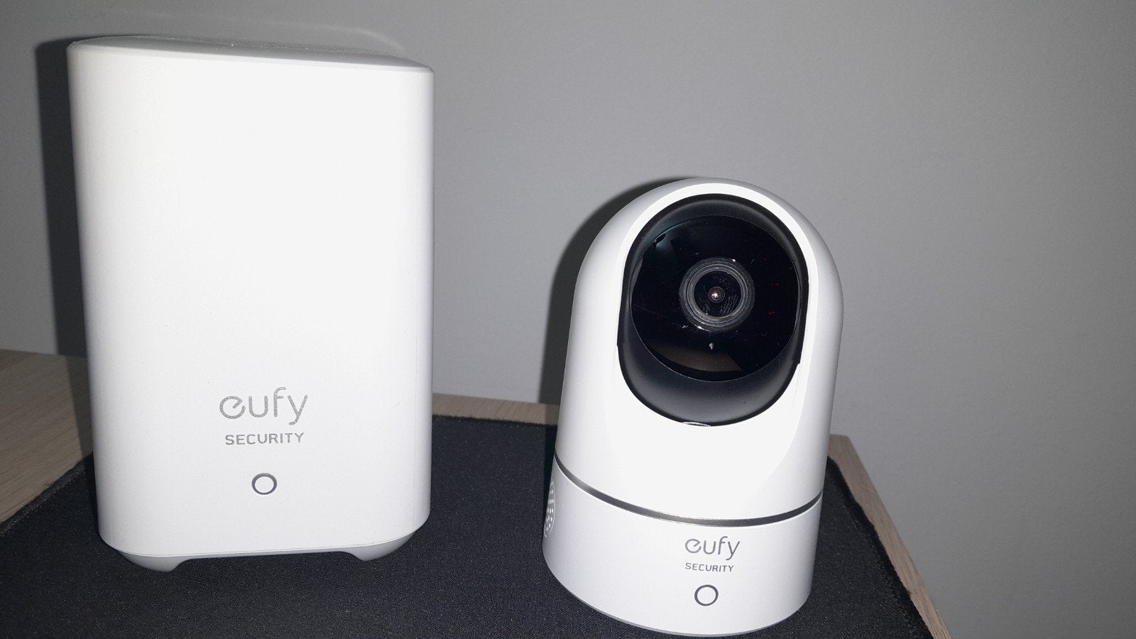 eufy homebase 2 en indoor camera, Audio, Tv en Foto, Ophalen of Verzenden, Zo goed als nieuw, Binnencamera