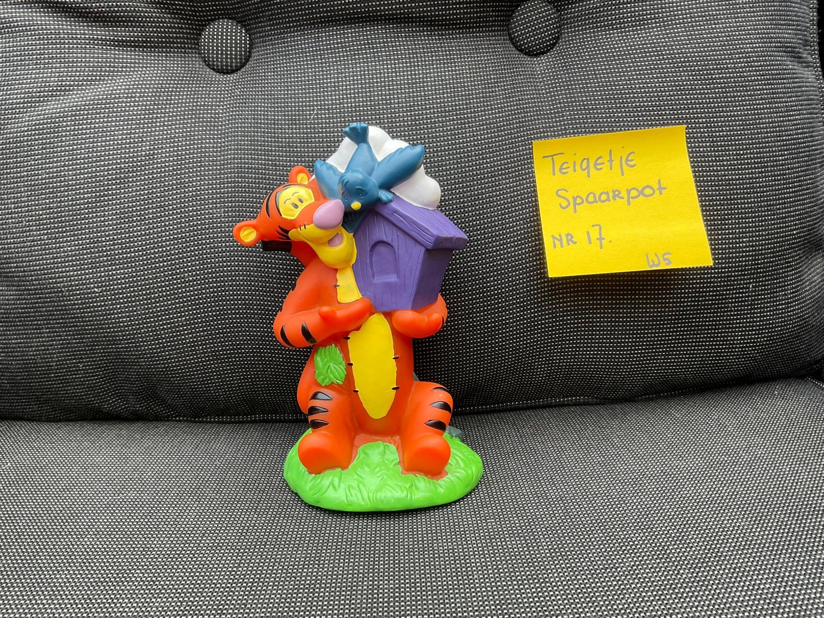 Zgan, niet kapot, Disney Teigetje spaarpot met dop kunststof, Verzamelen, Disney, Ophalen, Winnie de Poeh of vrienden, Zo goed als nieuw