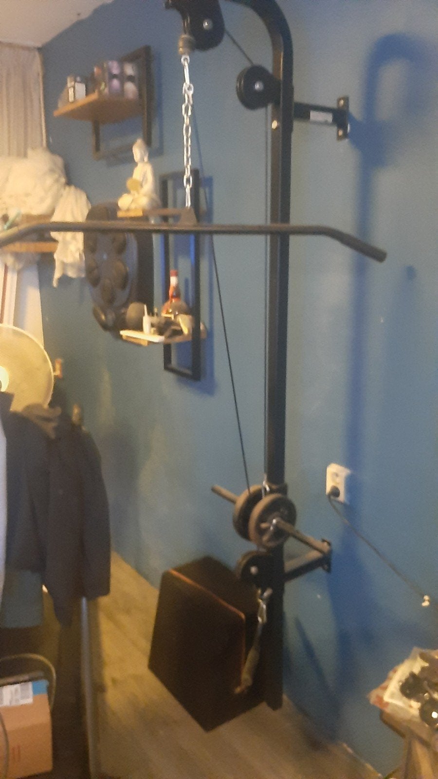 Home gym met 2 katrollen + diverse losse gewichten, Ophalen, Krachtstation, Zo goed als nieuw, Metaal