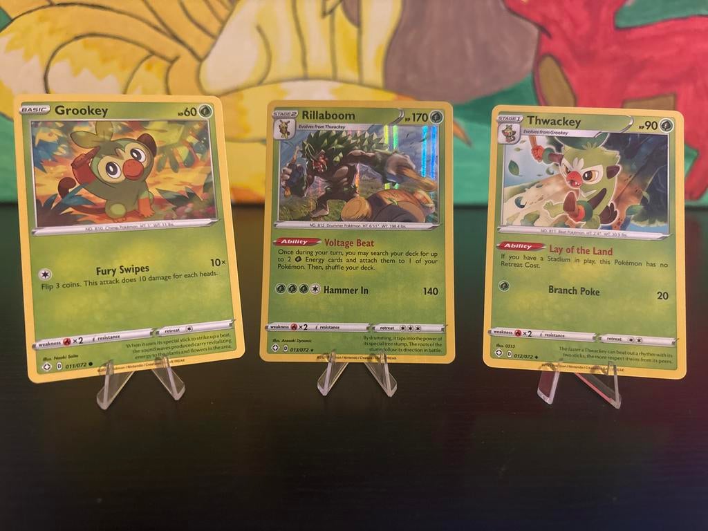Shining Fates Kaarten: Grookey, Rillaboom, Thwackey set, Ophalen of Verzenden, Zo goed als nieuw, Meerdere kaarten