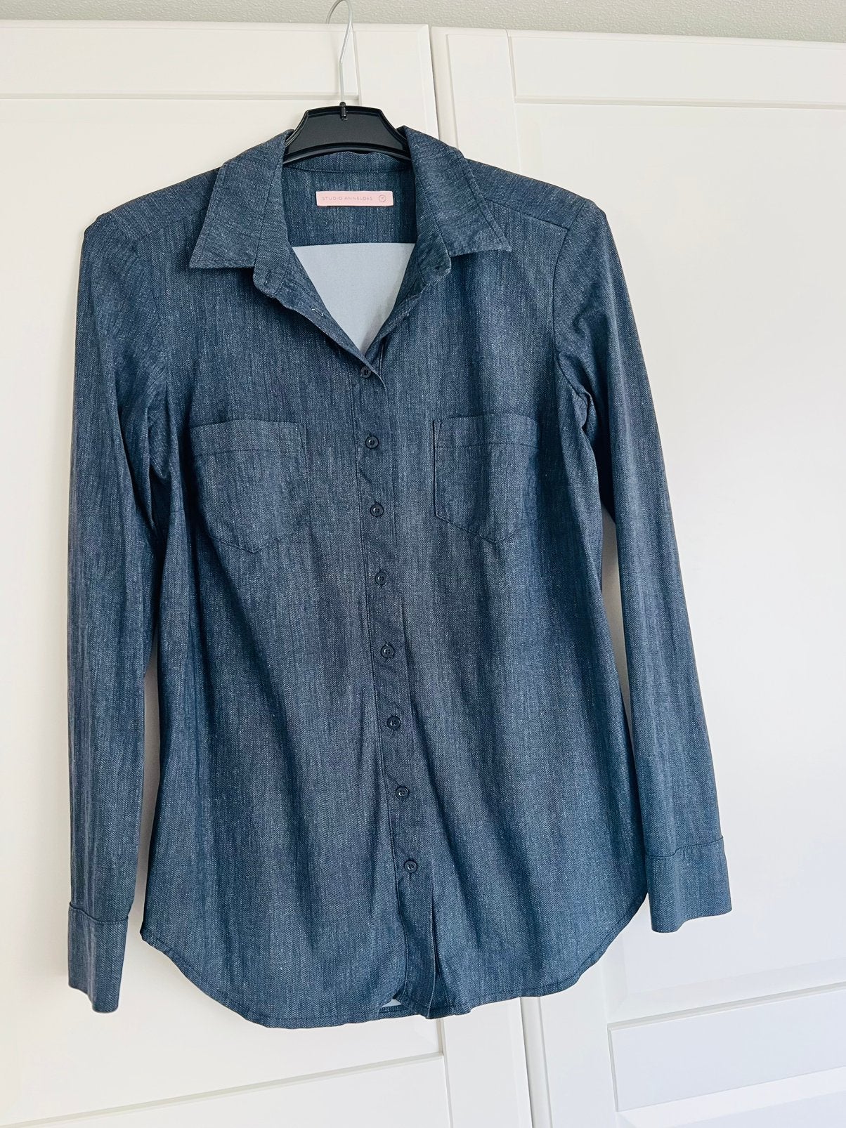 Studio anneloes poppy denim blouse M travelstof, Kleding | Dames, Blouses en Tunieken, Maat 38/40 (M), Blauw, Ophalen of Verzenden
